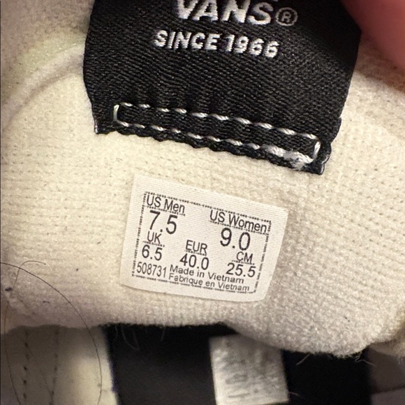 Vans - Picture 3 of 3